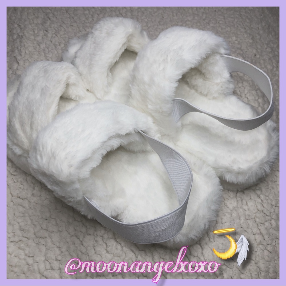 🤍White Faux Fur Slippers with Ankle Strap🤍